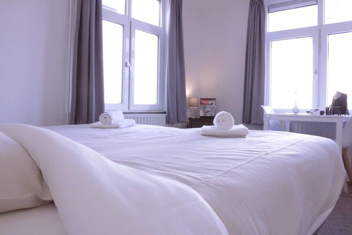 Double Room | Desk, free WiFi, bed sheets