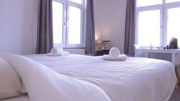 Double Room | Desk, free WiFi, bed sheets