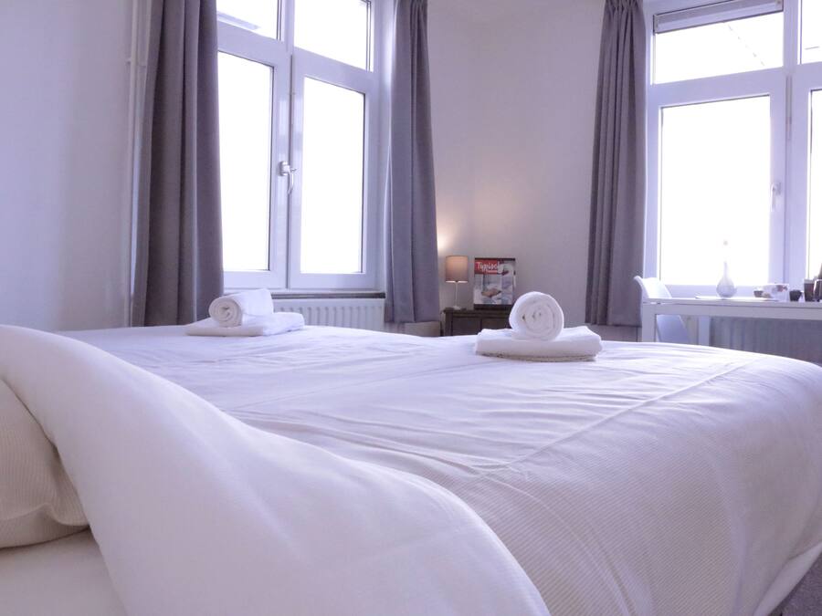 Double Room | Desk, free WiFi, bed sheets