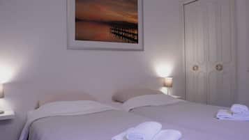Tweepersoonskamer | Een bureau, gratis wifi, beddengoed
