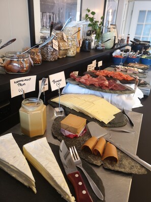 Desayuno buffet incluido todos los días 