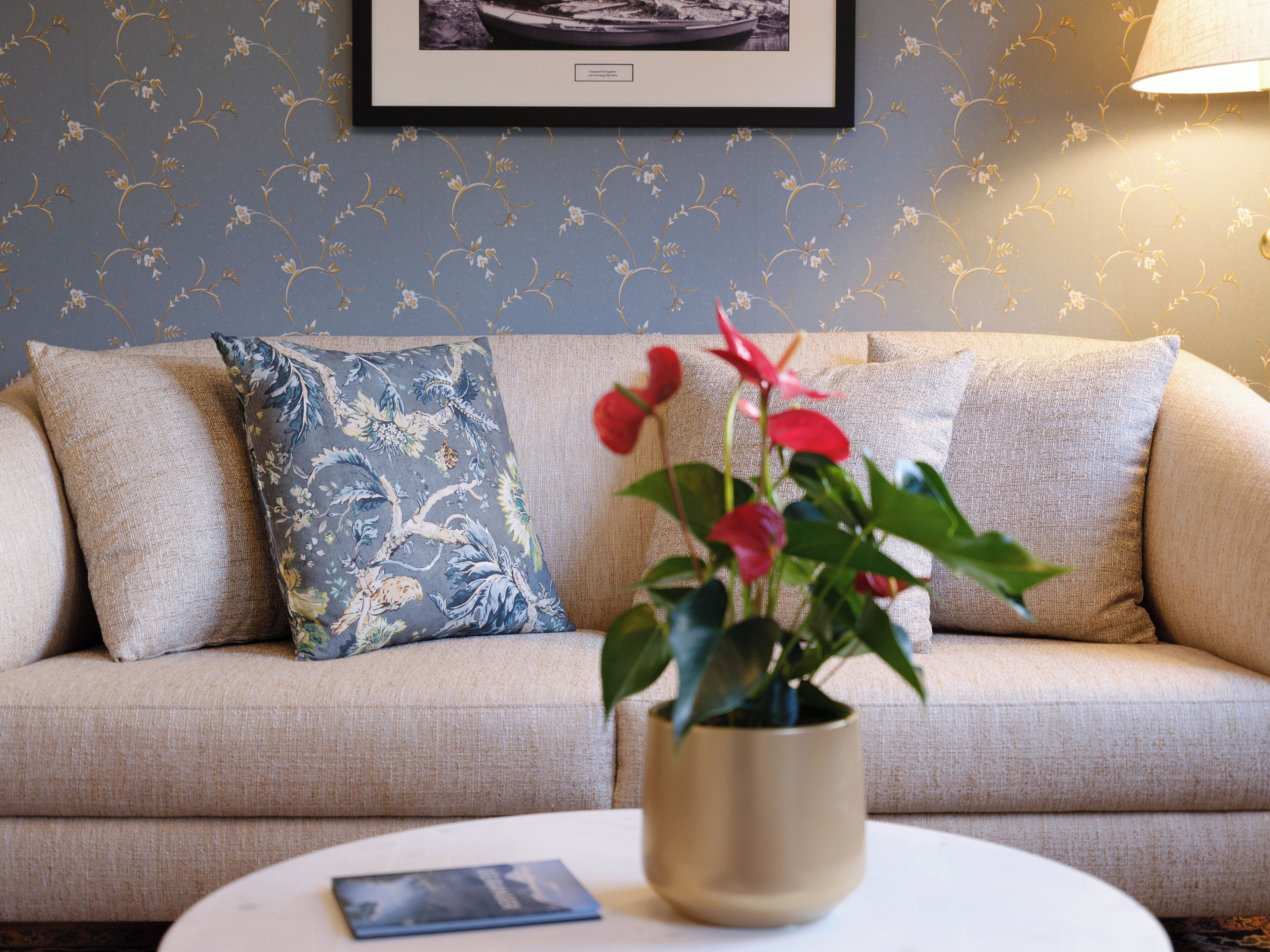 deluxe double room, multiple beds, sea view | living area