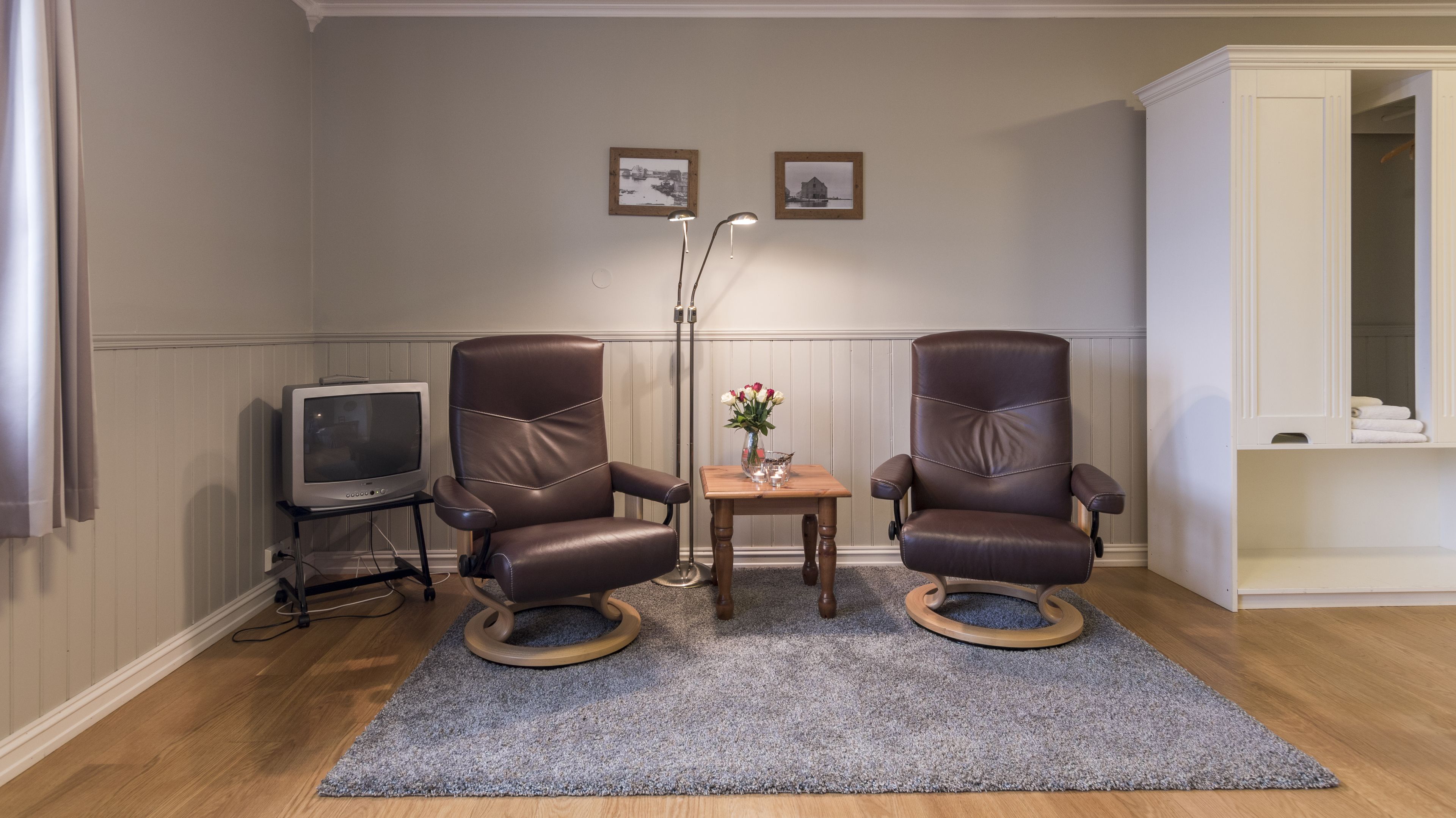 1 bedroom, down duvets, desk, blackout curtains