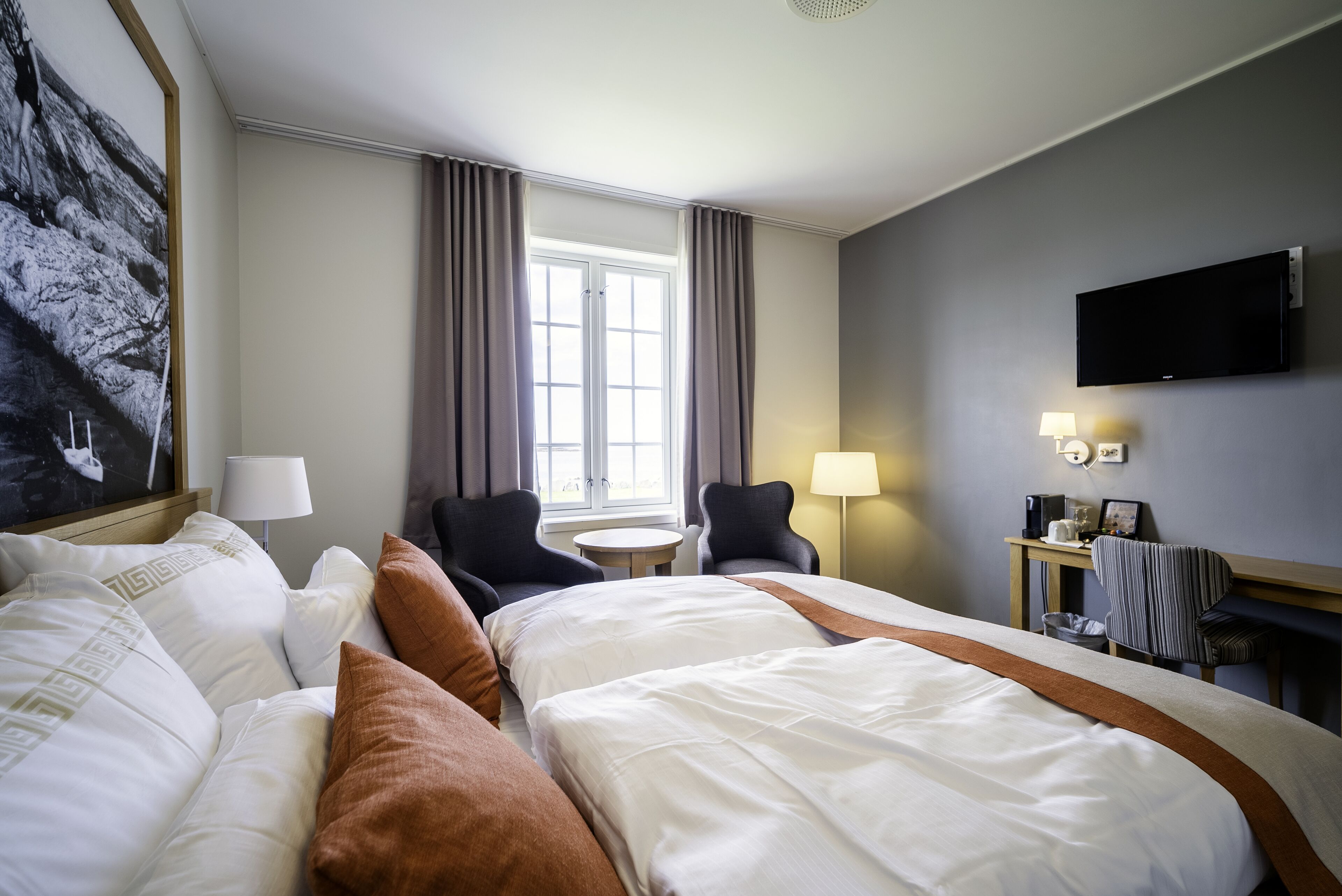 1 bedroom, down duvets, desk, blackout curtains