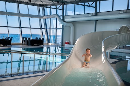 Innendørsbasseng. Finnøy Bryggehotell - By Classic Norway Hotels