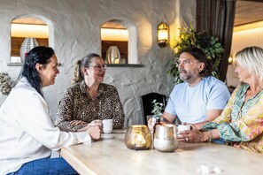 Breakfast, lunch and dinner served - Hustadvika Havhotell - By Classic Norway Hotels (Hustadvika)