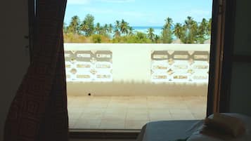 Panoramic House, 2 Bedrooms, Pool Access | Balcony