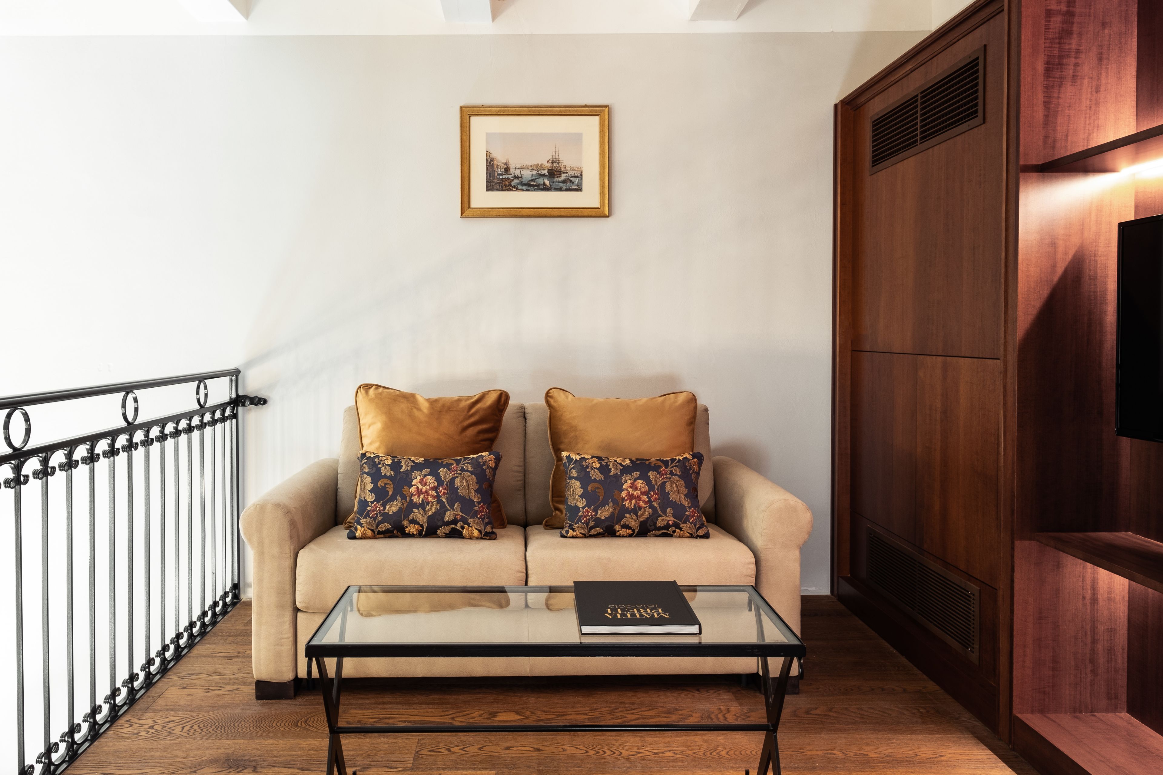 suite, city view (duplex) | 1 bedroom, minibar, in-room safe, desk