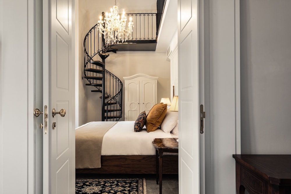 Palais Le Brun by null