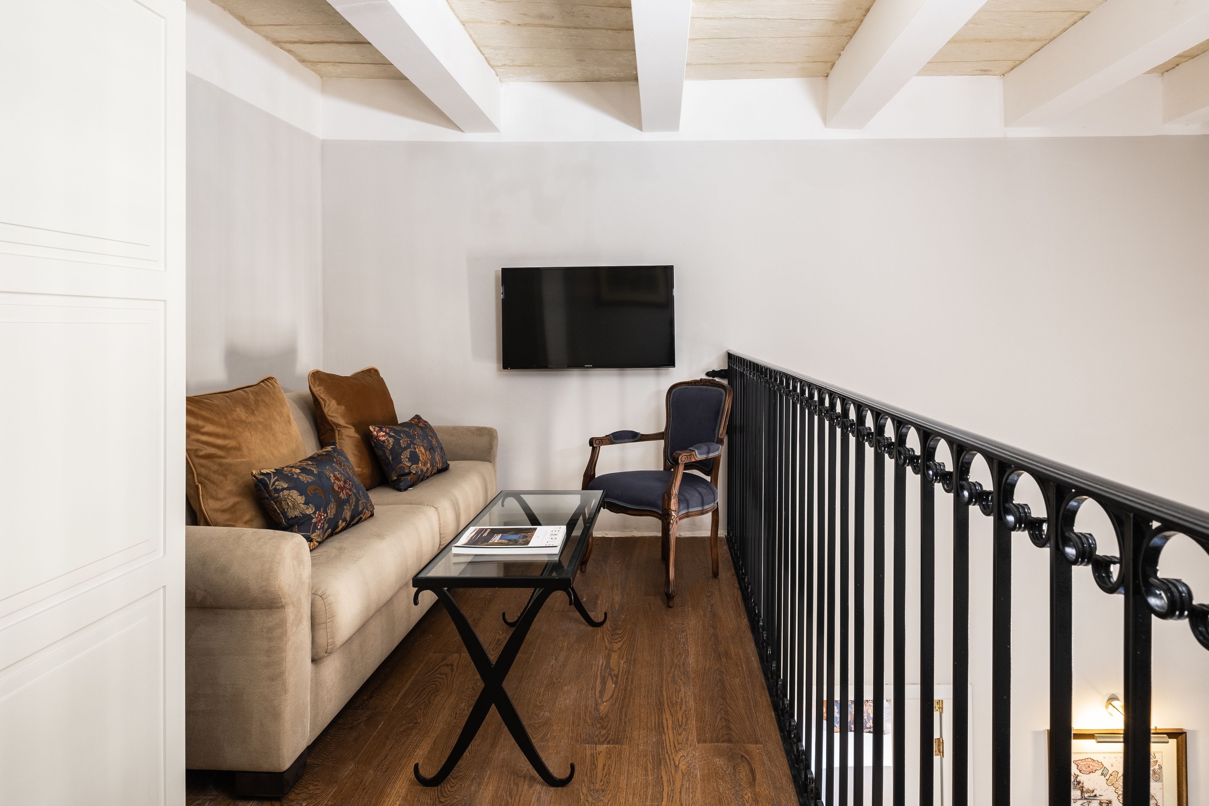 family suite, city view (double or twin) | 1 bedroom, minibar, in-room safe, desk