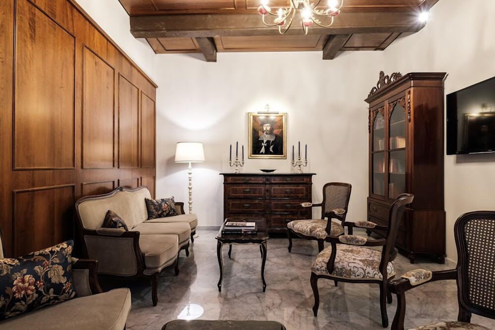 Palais Le Brun by null