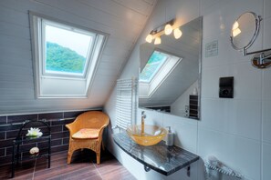 Doccia, soffione a pioggia, set di cortesia gratuito, asciugacapelli