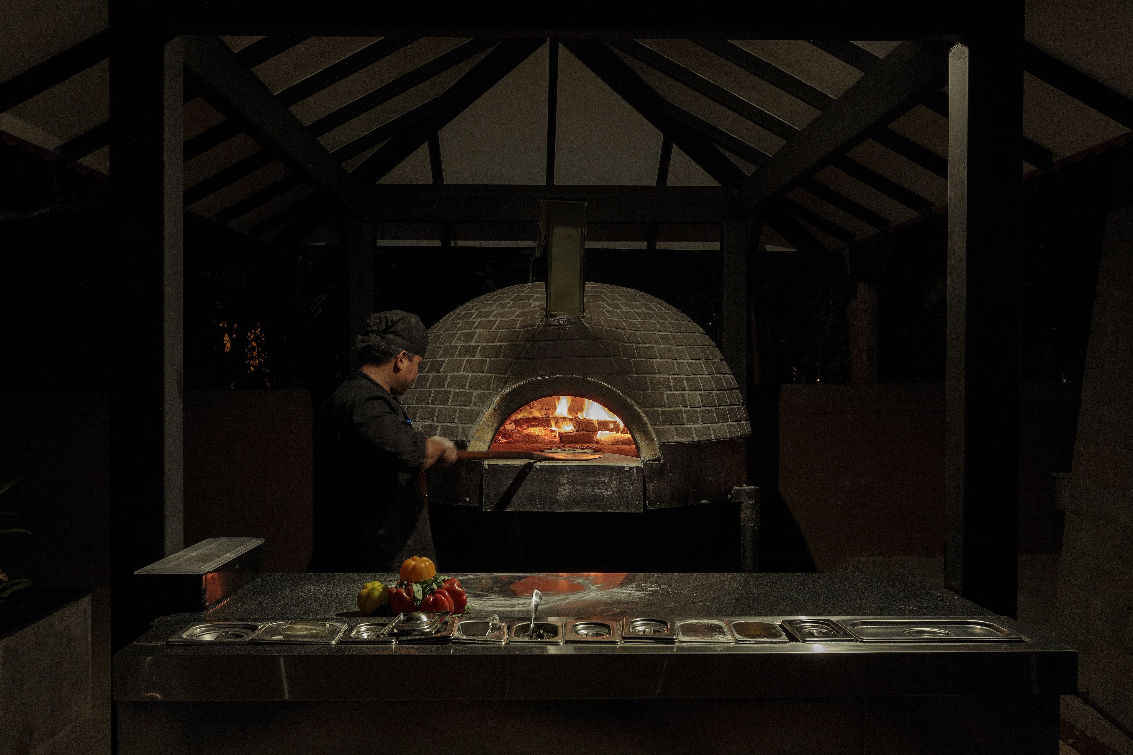 2 restaurants, international cuisine