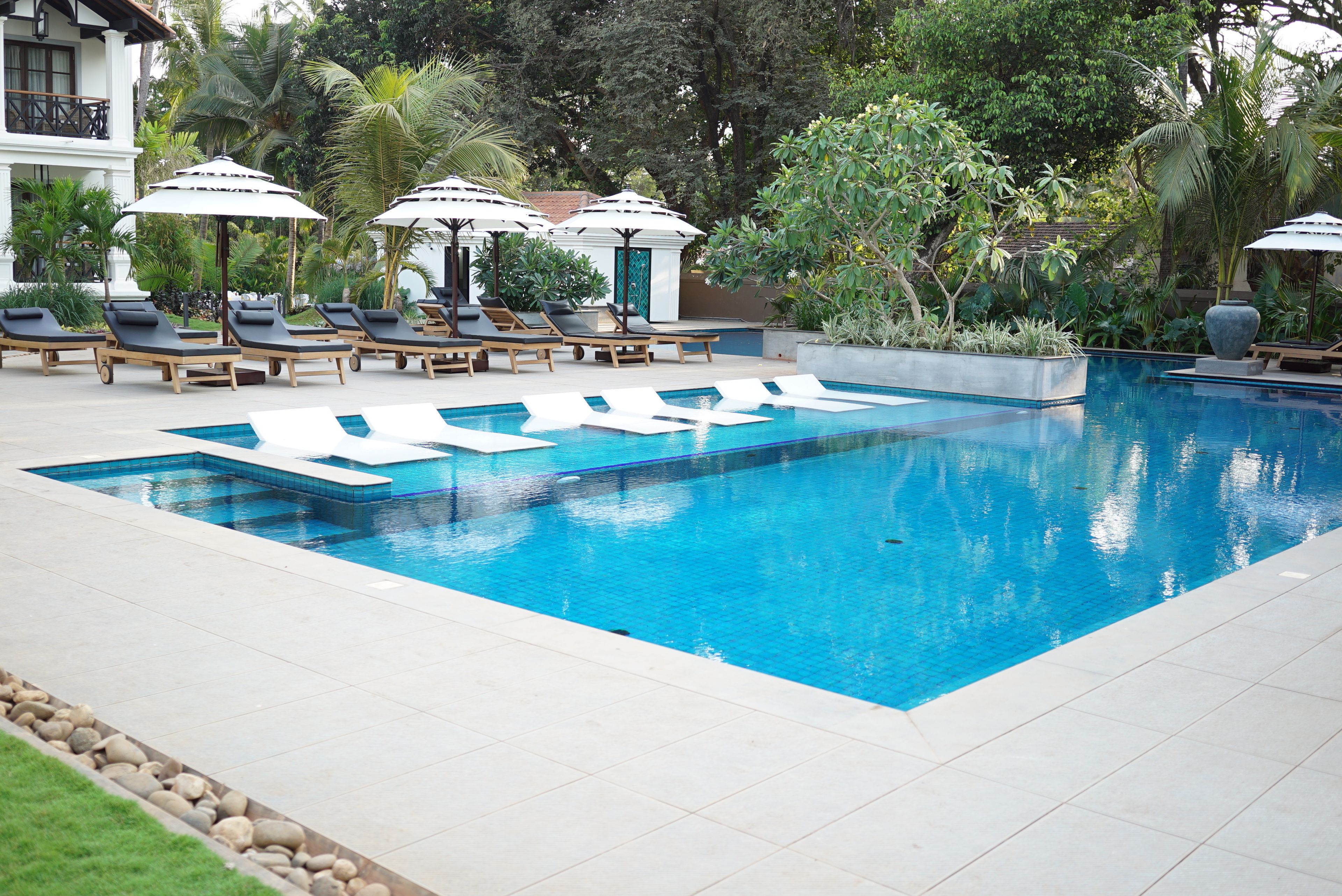 outdoor pool, pool loungers