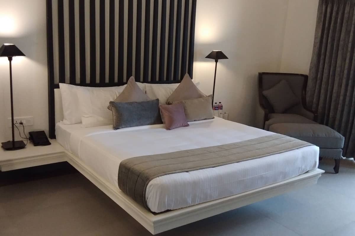 minibar, in-room safe, desk, iron/ironing board