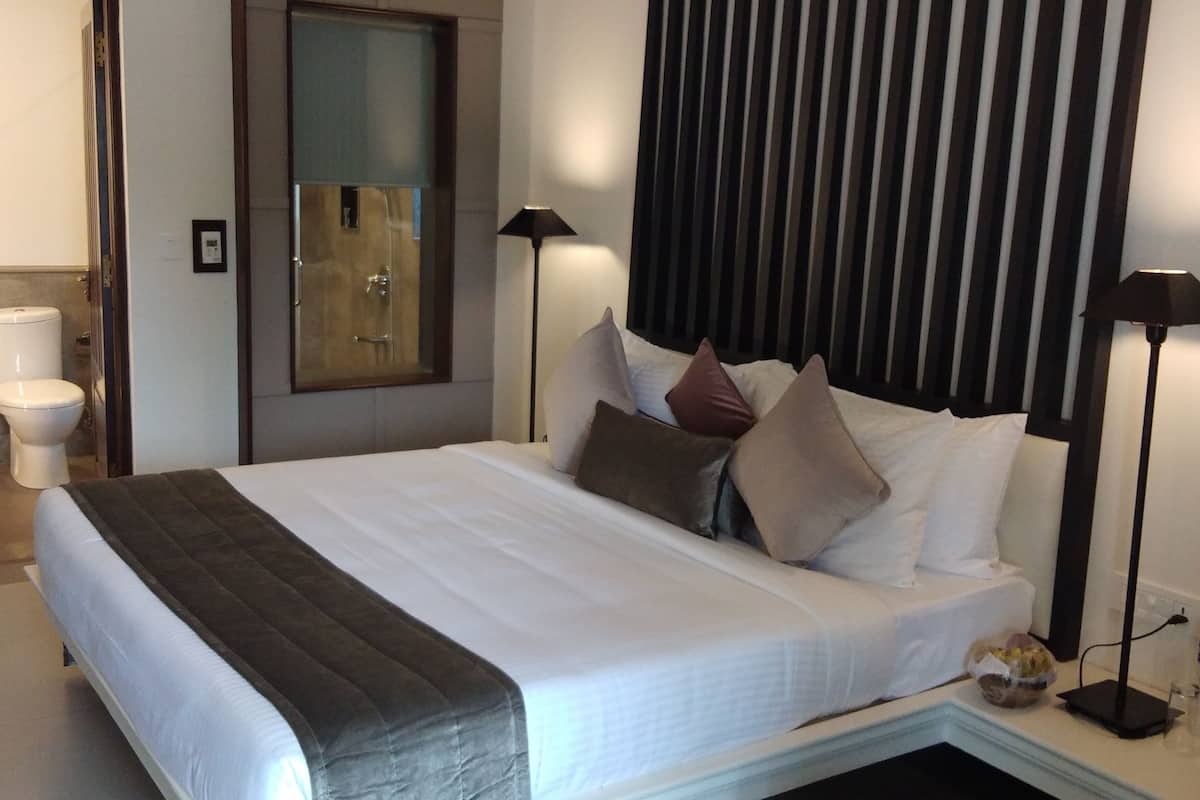 minibar, in-room safe, desk, iron/ironing board