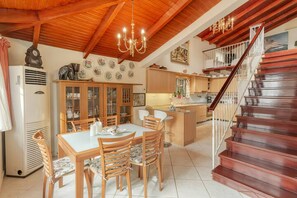 Dining room - Amomos Villa with Swimming Pool (Marathon)