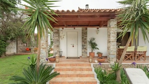 Exterior - Amomos Villa with Swimming Pool (Marathon)