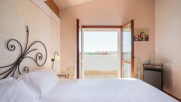 Deluxe-Suite, 1 Queen-Bett und Schlafsofa, Balkon, eingeschränkter Meerblick | Ausblick vom Zimmer