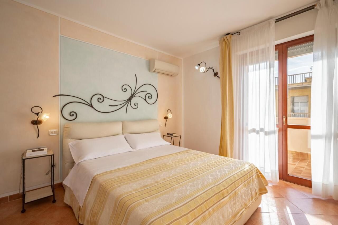 In-room safe, desk, laptop workspace, WiFi (free)