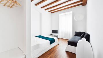 Appartamento con 1 camera da Letto, Via Pontida 4 | Individueel gedecoreerd, individueel gemeubileerd, een bureau