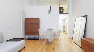 Appartamento con 1 Camera da Letto, Via Varese 8 | Woonruimte | Een 40-inch flatscreentelevisie met digitale zenders en een televisie