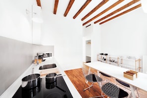 Appartamento con 1 camera da Letto, Via Pontida 4 | Private kitchen | Fridge, stovetop, espresso maker, coffee/tea maker - Brera Apartments in Moscova (Milan)