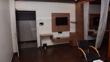 Royal Suite, 1 Bedroom, Non Smoking | Living room