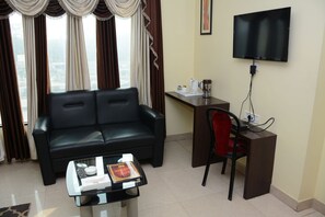 Presidential Suite, 1 King Bed | Living area