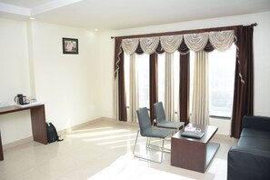 总统套房, 1 张特大床 | 起居区