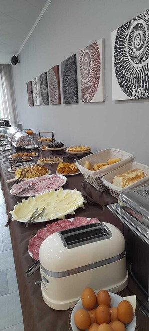 Free daily buffet breakfast  - Hotel Terme di Frasassi (Genga)