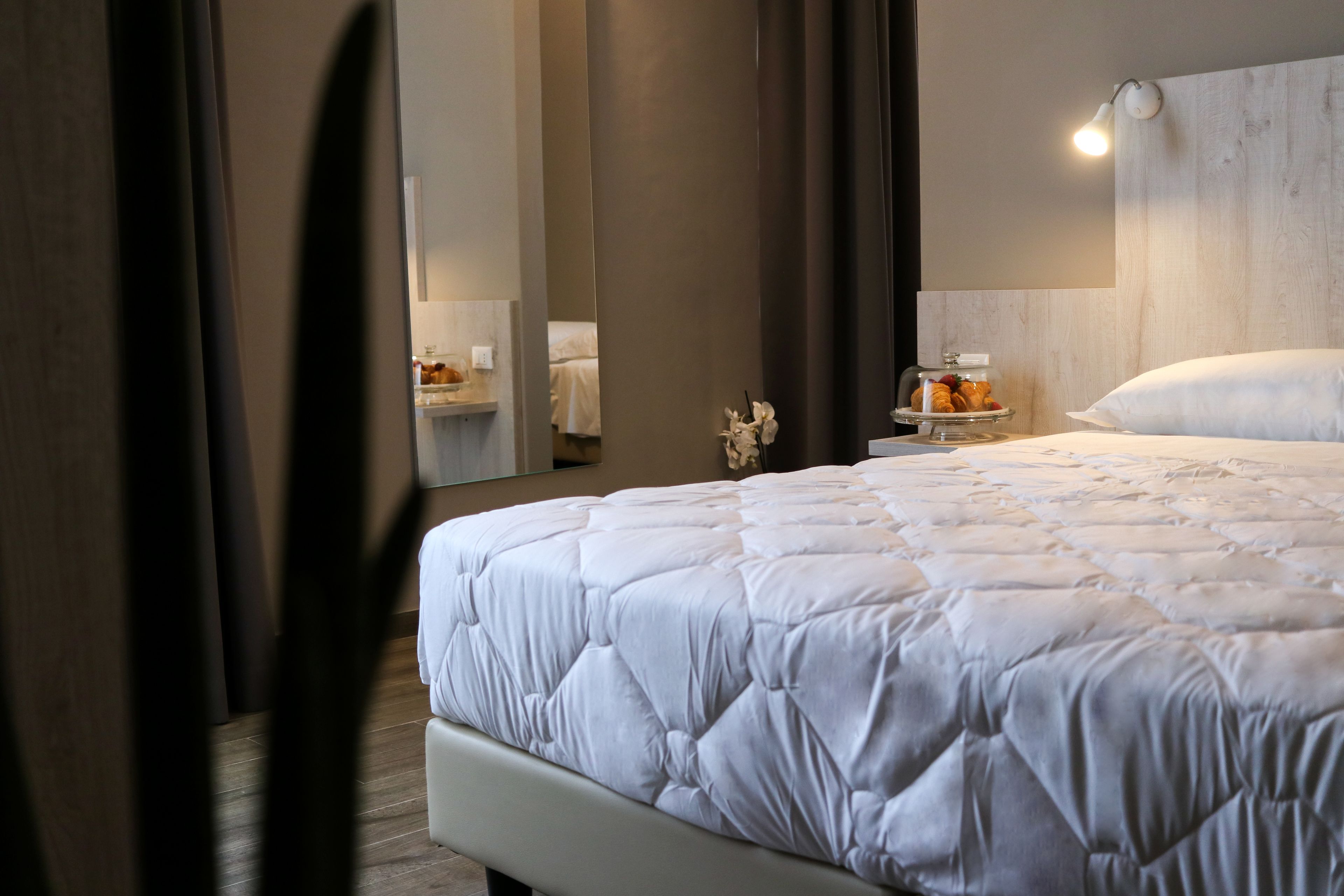 Camera Superior con letto matrimoniale o 2 letti singoli, balcone, vista fiume | Copriletto in piuma, minibar, una cassaforte in camera, una scrivania