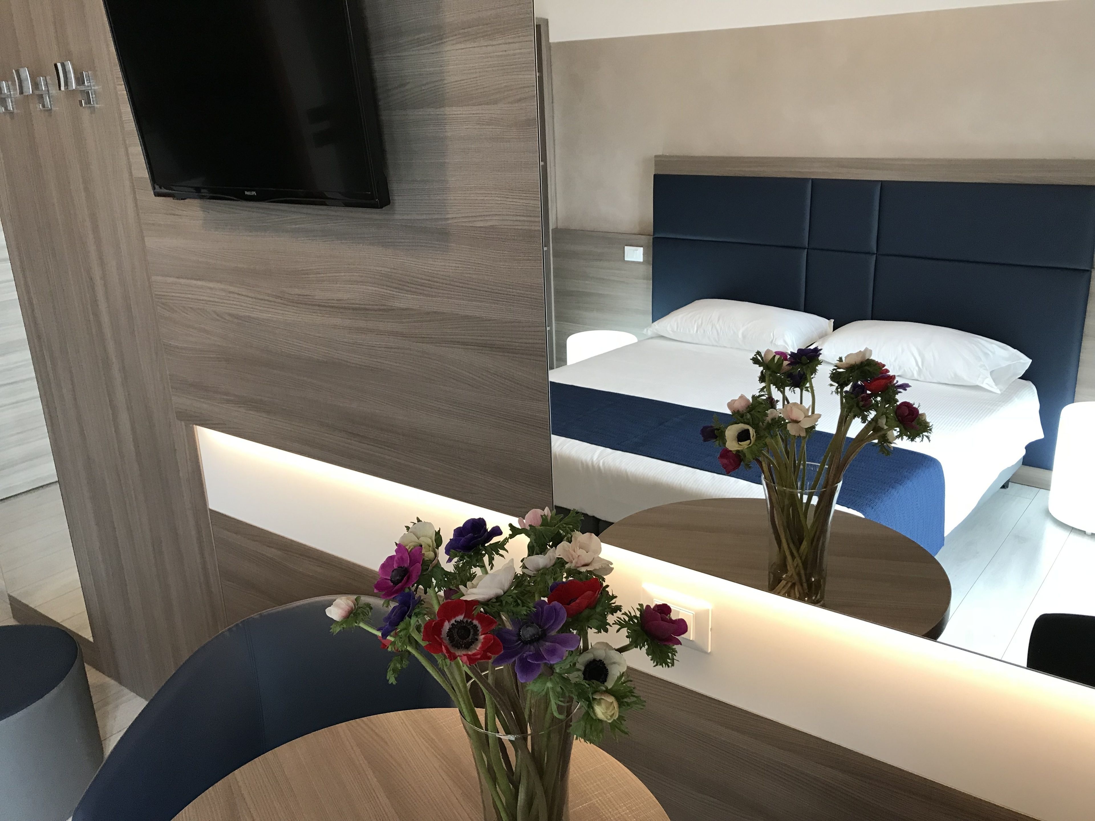 comfort double room, balcony, lake view | in-room safe, desk, free wifi, bed sheets