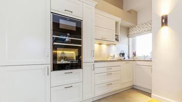 Apartment (Unterberg) | In-room dining