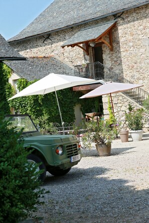 Courtyard - Domaine le Muret (Le Bas-Segala)