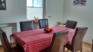 Daily continental breakfast for a fee - Weingut Sauer-Kettermann (Enkirch)