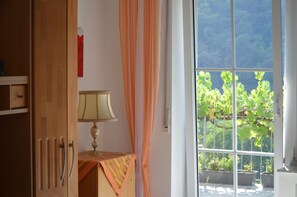 In-room safe, soundproofing, free WiFi - Weingut Sauer-Kettermann (Enkirch)