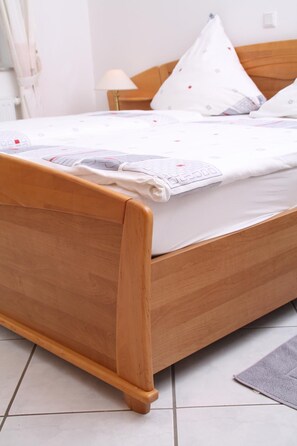 In-room safe, soundproofing, free WiFi - Weingut Sauer-Kettermann (Enkirch)