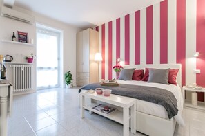 Studio | Individually decorated, individually furnished, desk, iron/ironing board - notaMi -  Violet Home Loreto (Milan)