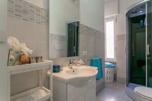 Apartment, 1 Bedroom | Bathroom | Shower, hair dryer, bidet, towels - notaMi -  Niguarda Park House (Milan)