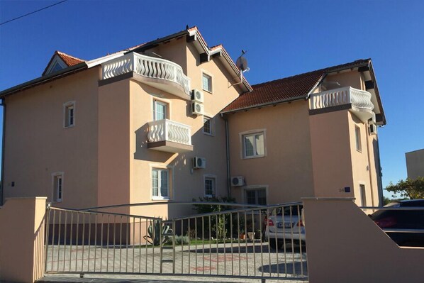 Front of property - Maretsol Vacation House (Sveti Filip i Jakov)