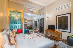 Minibar, coffres-forts dans les chambres, bureau, Wi-Fi gratuit