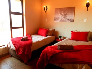 Chalé básico, 2 quartos, para não fumantes, vista para o jardim | 2 quartos, ferros/tábuas de passar roupa, Wi-Fi de cortesia