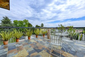 Standaard kamer, 1 twee- of 2 eenpersoonsbedden, en-suite badkamer | Uitzicht vanaf balkon