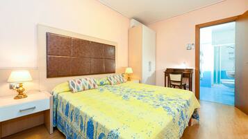 Chambre Quadruple Standard, salle de bains attenante