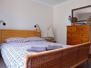 3 Schlafzimmer, Bügeleisen/Bügelbrett, Reisekinderbett, Bettwäsche