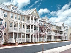 Exterior - Bright, fun 5-bedroom townhouse in exclusive gated community with free WiFi, an indoor/outdoor pool, private bayside beaches, a restaurant, and more! (Ocean City)