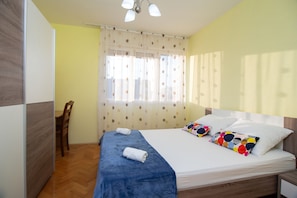 2 chambres, bureau, fer et planche à repasser, Wi-Fi gratuit