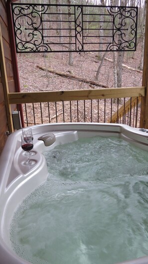 Bañera de hidromasaje al aire libre