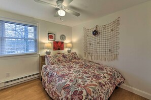 4 habitaciones, tabla de planchar con plancha, cuna de viaje y internet 